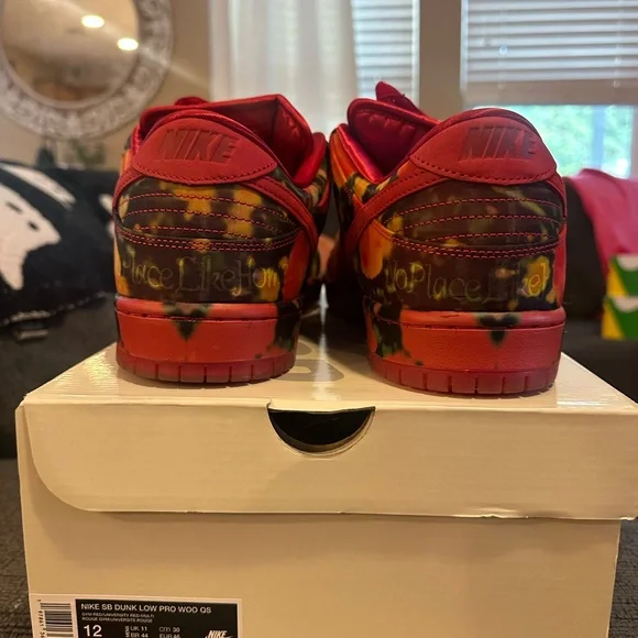 Nike SB Dunk Low Pro Woo QS in Red and Black - Picture 6 of 7